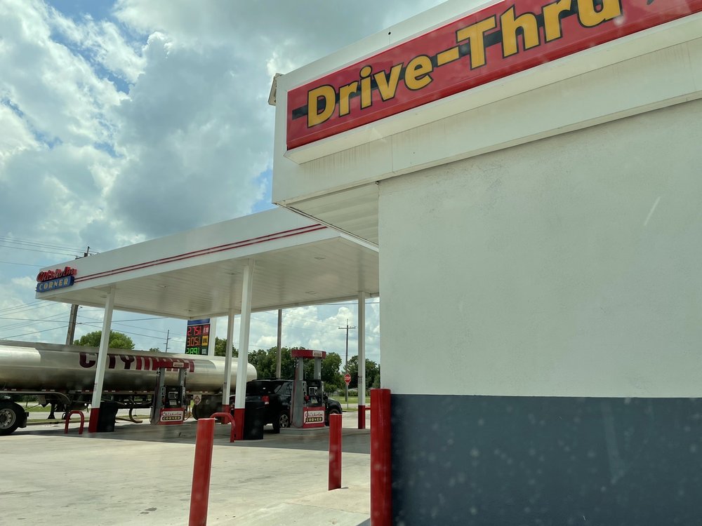 CHISHOLM CORNER Updated July 2024 873 W Bois D'Arc Ave, Duncan