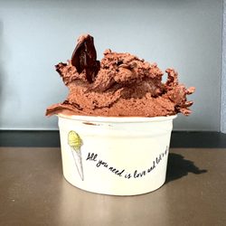 OmnOmnOmn Chocolaterie/Sjöstaden Gelato - Chocolate ice cream