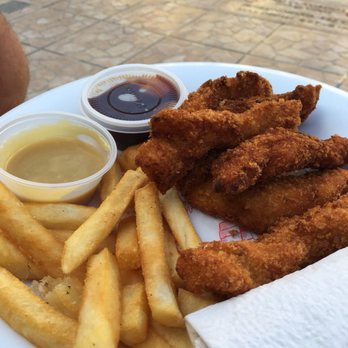 Royal Sands Resort - Chicken Fingers from the Pool Bar - Hotels Near Me - Cancún, ROO