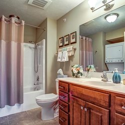 Mission Square - Full Bath with Tub