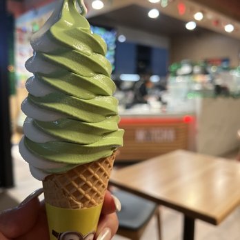 Matcha En - Frozen Soft Serve Ice Cream matcha mix - Desserts Near Me - Chicago, Illinois