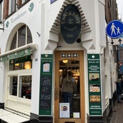 Banketbakkerij Lanskroon - Storefront on a corner