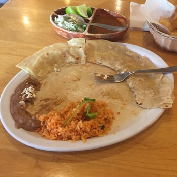 Fonda La Finca - Chicken quesadilla with beans rice chips and salsa - Mexican Near Me - Tijuana, BCN