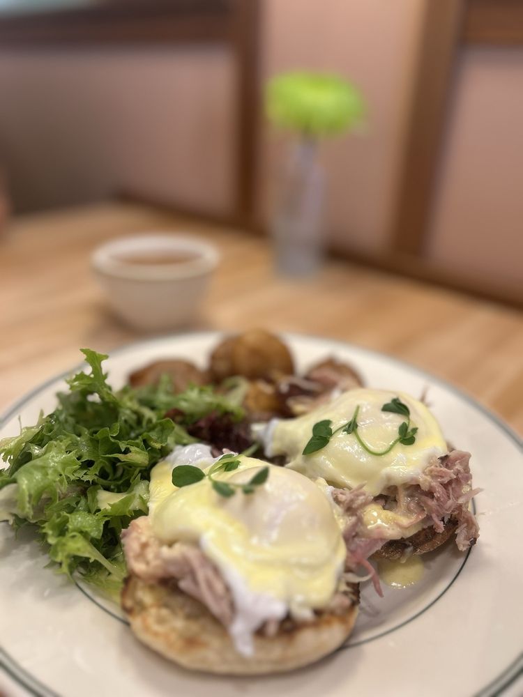 Social spots from Waking Daisy