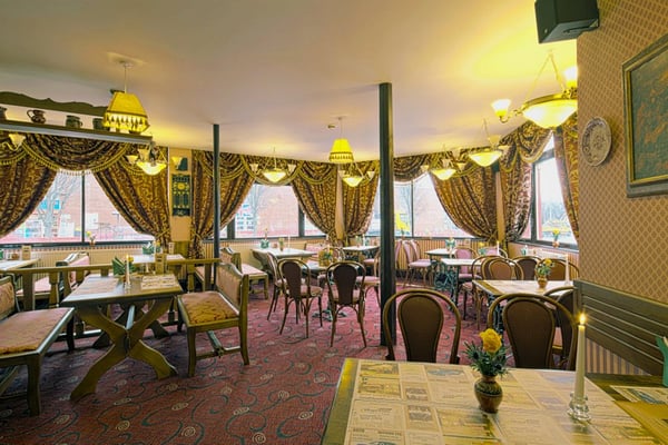Berneliu Uzeiga - Shepherds Inn, Leytonstone by null