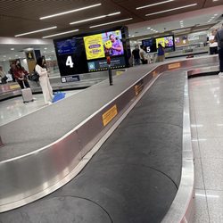 Vivaaerobus - Just waiting and waiting for our luggage