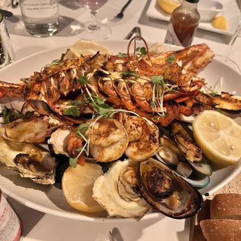 LA Prime - Lobster, crab legs, and oysters thermidor - Steakhouses Near Me - Los Angeles, California LA Prime - Lobster, crab legs, and oysters thermidor - Steakhouses Near Me - Los Angeles, California
