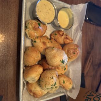 Union Bear Brewing Company - Pretzel bites with cheese and brown mustard - American Near Me - Plano, Texas Union Bear Brewing Company - Pretzel bites with cheese and brown mustard - American Near Me - Plano, Texas