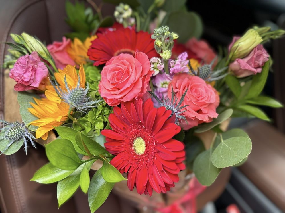 HOLLIDAY FLOWERS & EVENTS Updated October 2024 32 Photos & 23