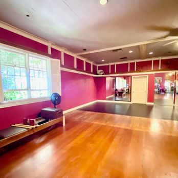 Ho'o Hui - a gym with a row of exercise equipment - Juice Bars & Smoothies Near Me - Captain Cook, Hawaii Ho'o Hui - a gym with a row of exercise equipment - Juice Bars & Smoothies Near Me - Captain Cook, Hawaii