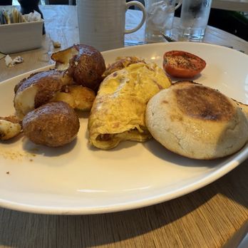 Drift Kitchen & Bar - Lido Beach Resort - Breakfast - Seafood Near Me - Sarasota, Florida