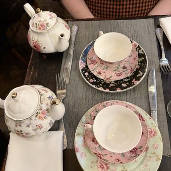 Lillie's Victorian Establishment - Teaware sitting unfilled for 20+ minutes - Bars Near Me - New York, New York Lillie's Victorian Establishment - Teaware sitting unfilled for 20+ minutes - Bars Near Me - New York, New York