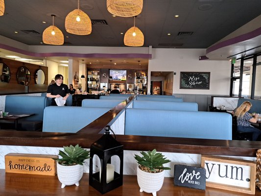 Four Sisters Cafe by null