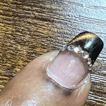 Hawaii Nailspa - My ring finger on my left hand another air pocket forming - Nail Salons Near Me - Mansfield, Texas
