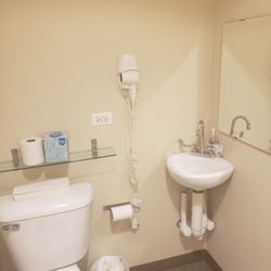 The Center for Sleep Medicine - Clean bathroom (waste basket was empty when I arrived!)