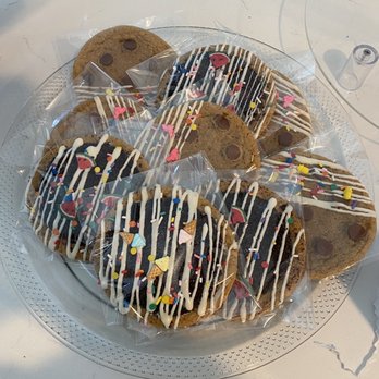 Dough By Miss Lilly - Oreo and chocolate chip cookies for a beach themed birthday party - Desserts Near Me Dough By Miss Lilly - Oreo and chocolate chip cookies for a beach themed birthday party - Desserts Near Me