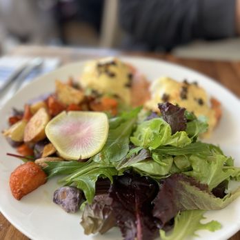 Lapisara Eatery - Smoked Salmon Benedict - Breakfast & Brunch Near Me - San Francisco, California