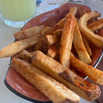 Kelsey's - Cold Angry fries. Pathetic food - American Near Me - Niagara Falls, Ontario