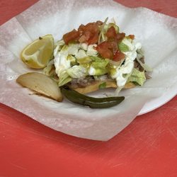 Tacos y Tortas Chalio's 3 - Tostada de carnitas