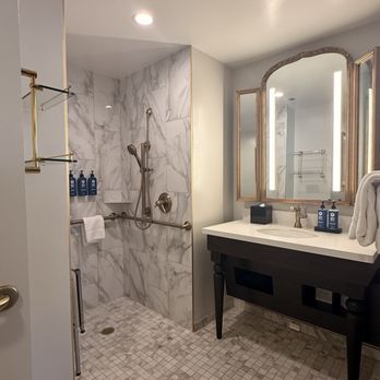 Inn at the Opera - Bathroom - Hotels Near Me - San Francisco, California Inn at the Opera - Bathroom - Hotels Near Me - San Francisco, California