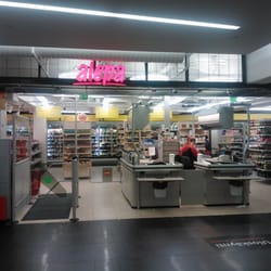 Alepa - Sisäänkäynti ja näkymä kassoille