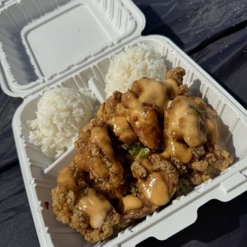 Pine Tree Cafe - Spicy garlic chicken - Breakfast & Brunch Near Me - Kailua-Kona, Hawaii