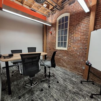 Livery Studio - Meeting room for collaboration - Shared Office Spaces Near Me - Pasadena, California