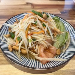 Rim Thanon Thai Kitchen - Papaya salad
