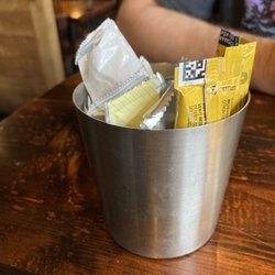 Pub Du Parvis - Pet Peeve: mayo and ketchup packets. They were in restaurants before Covid started