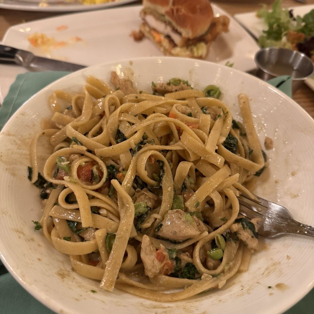 Lilys - Chicken pasta - New American Near Me - Mount Shasta, California Lilys - Chicken pasta - New American Near Me - Mount Shasta, California