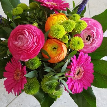 Stil & Blüte - Ranunkeln und Gerbera immer ein Hingucker - Florists Near Me - Buxtehude, NI