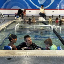 Big Blue Swim School - "Bright blue" 30 minute swim lesson (for 3-5year olds)