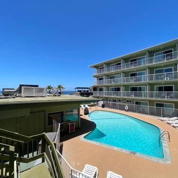 Surfer Beach Hotel - Pool, beach is on other side of building. - San Diego, CA