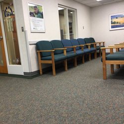 Lake Forest Pediatric Associates - Waiting area - Simple and functional
