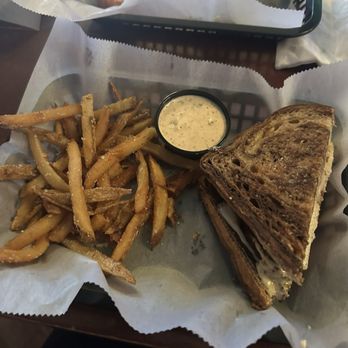 First Draft - Smoked Pastrami Rueben - American Near Me - Chicago, Illinois