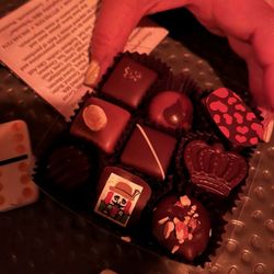 Schocolat - Overall:4.9898999 stars