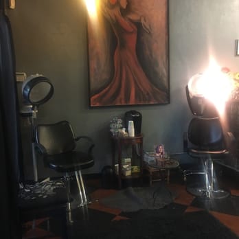 Salon 2DYE4 - Nice waiting area. Lovely painting. - Hair Salons Near Me - Houston, Texas