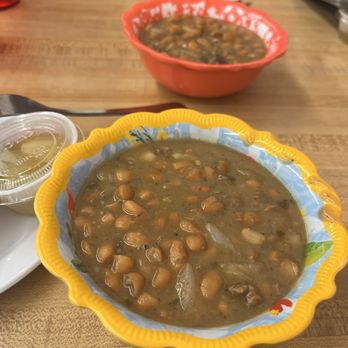 Honey Hole Cafe - Free pinto beans - American Near Me - Marshall, Texas
