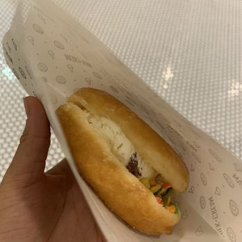 Milk & Cream - Ice cream with bun & fruity pebble's - Desserts Near Me - Dallas, Texas Milk & Cream - Ice cream with bun & fruity pebble's - Desserts Near Me - Dallas, Texas