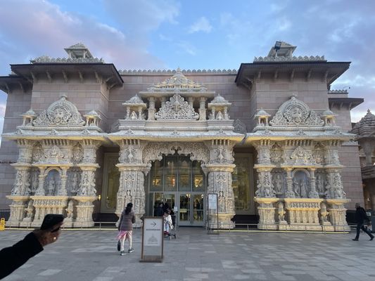 BAPS Shri Swaminarayan Mandir, Edison by null