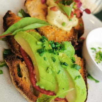 Cotidiano - Advocado and beetroot toast - Breakfast & Brunch Near Me - Lisbon, 11