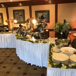 Country Club of York - Wonderful buffet with chicken, meatballs & sauce, several pastas, fish, mixed steamed vegetables and a host of other items.