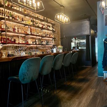Aura - Bar area - Cocktail Bars Near Me - Toronto, Ontario