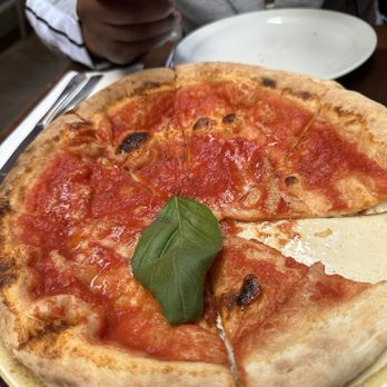L'Antipasto City - Garlic bread with tomato sauce - Italian Near Me - London, XGL L'Antipasto City - Garlic bread with tomato sauce - Italian Near Me - London, XGL