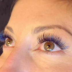 Perfect Lash Studio - Hybrids with a pop of blue
