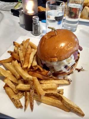 Lakehouse Tavern by null