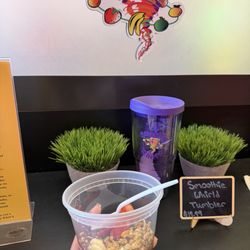 Smoothie Whirl'd - BEST Açaí and smoothie I've EVER HAD!! Fresh produce. Friendly employees!! Could have one EVERYDAY!!! Thank you