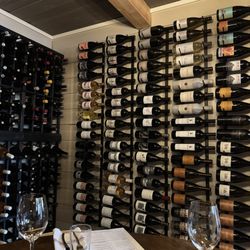 HATTAWAY'S - Wine room