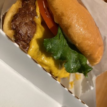 Shake Shack Willis Tower - Shack burger - Fast Food Near Me - Chicago, Illinois