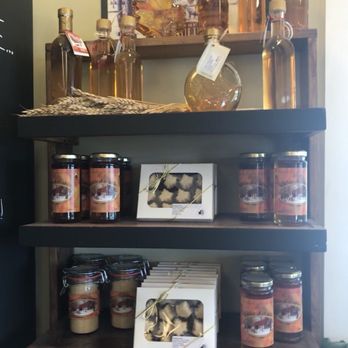 Marché de la Ferme Beaulieu - a shelf with jars of preserves - Bakeries Near Me - Waterville, Quebec Marché de la Ferme Beaulieu - a shelf with jars of preserves - Bakeries Near Me - Waterville, Quebec